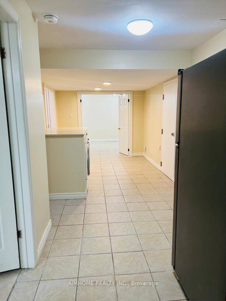 Beautiful 2 bedroom basement apartment located in a highly desirable and quiet neighbourhood.