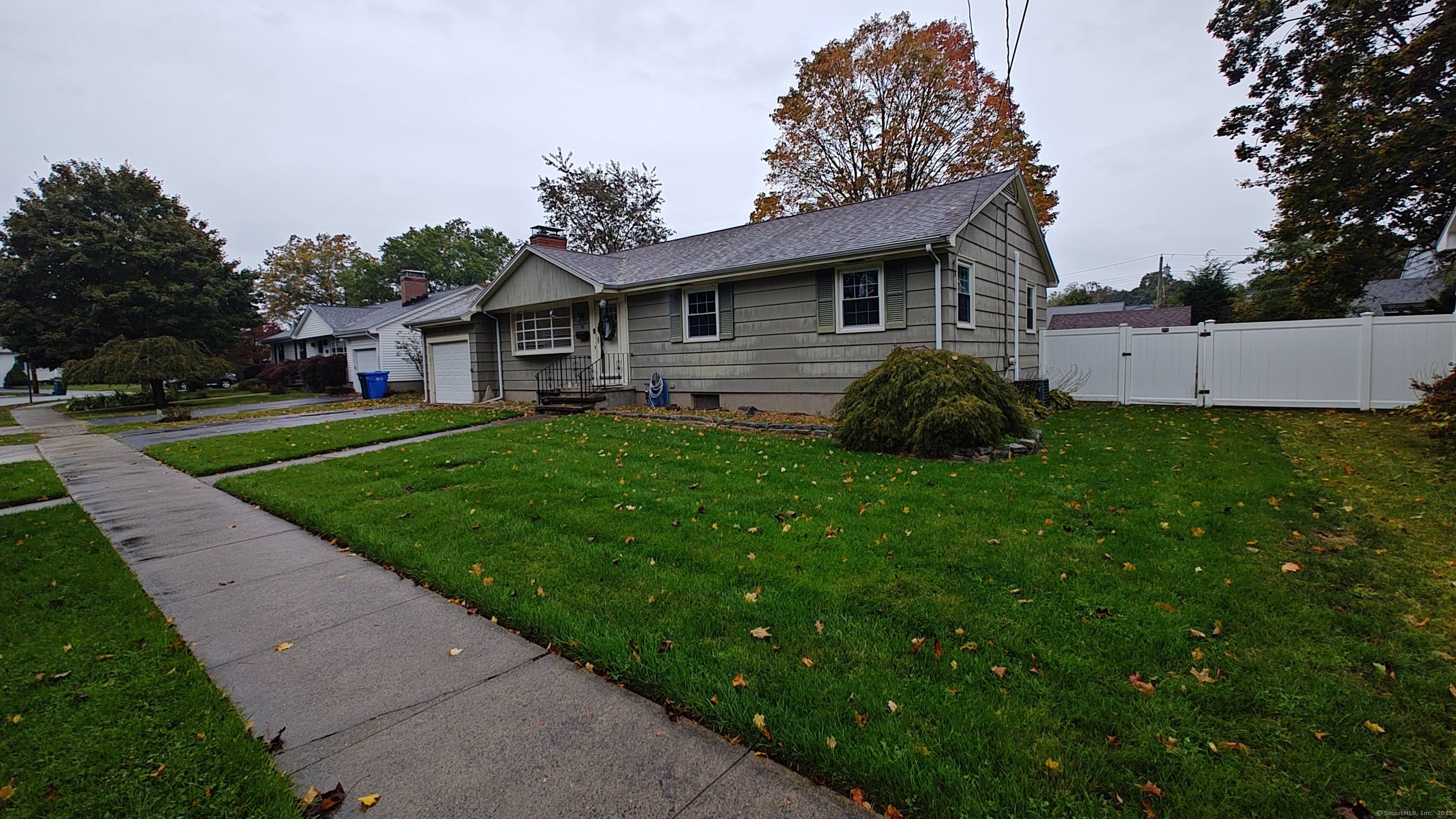 Beautifully maintained and upgraded 3 bedroom, 1.