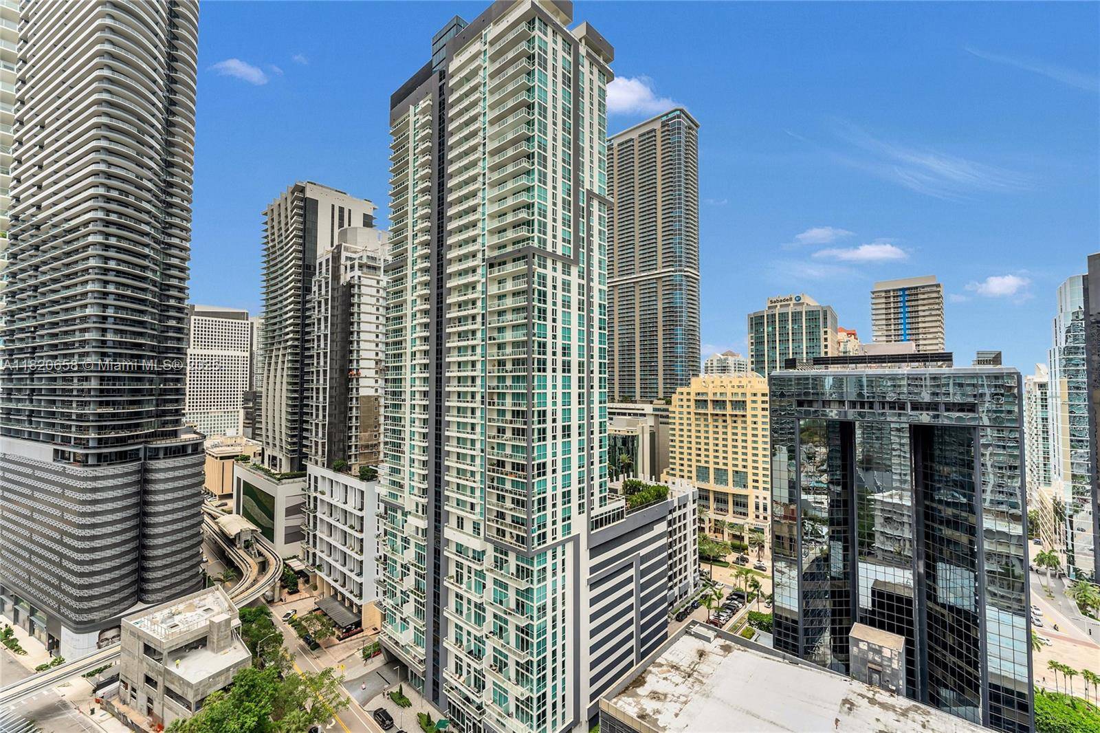 Sophisticated 1 bed, 1. 5 bath condo on the 22nd floor at Brickell !
