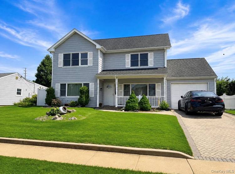 A 4 bed, 3 bath whole house for rent in Bethpage close to LIE.