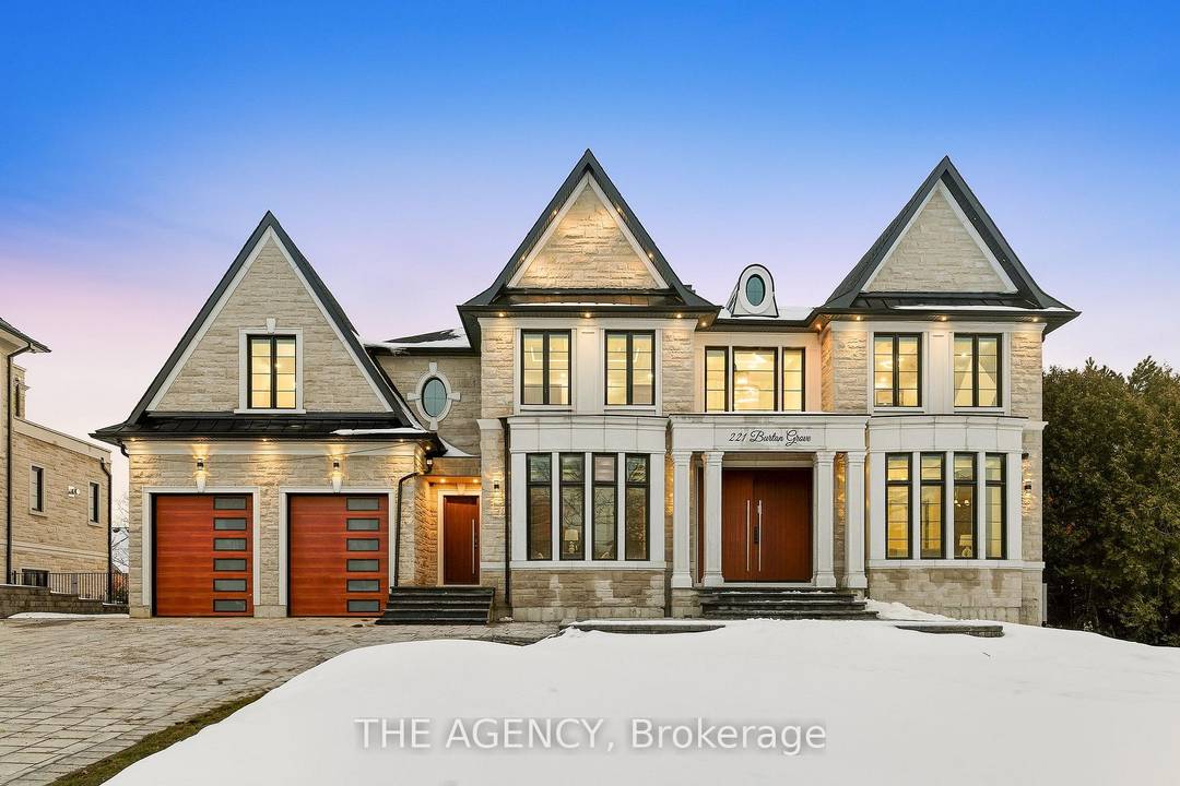 Set in the heart of King City, this refined 5 2 bedroom smart home offers a thoughtfully designed layout with premium finishes throughout.