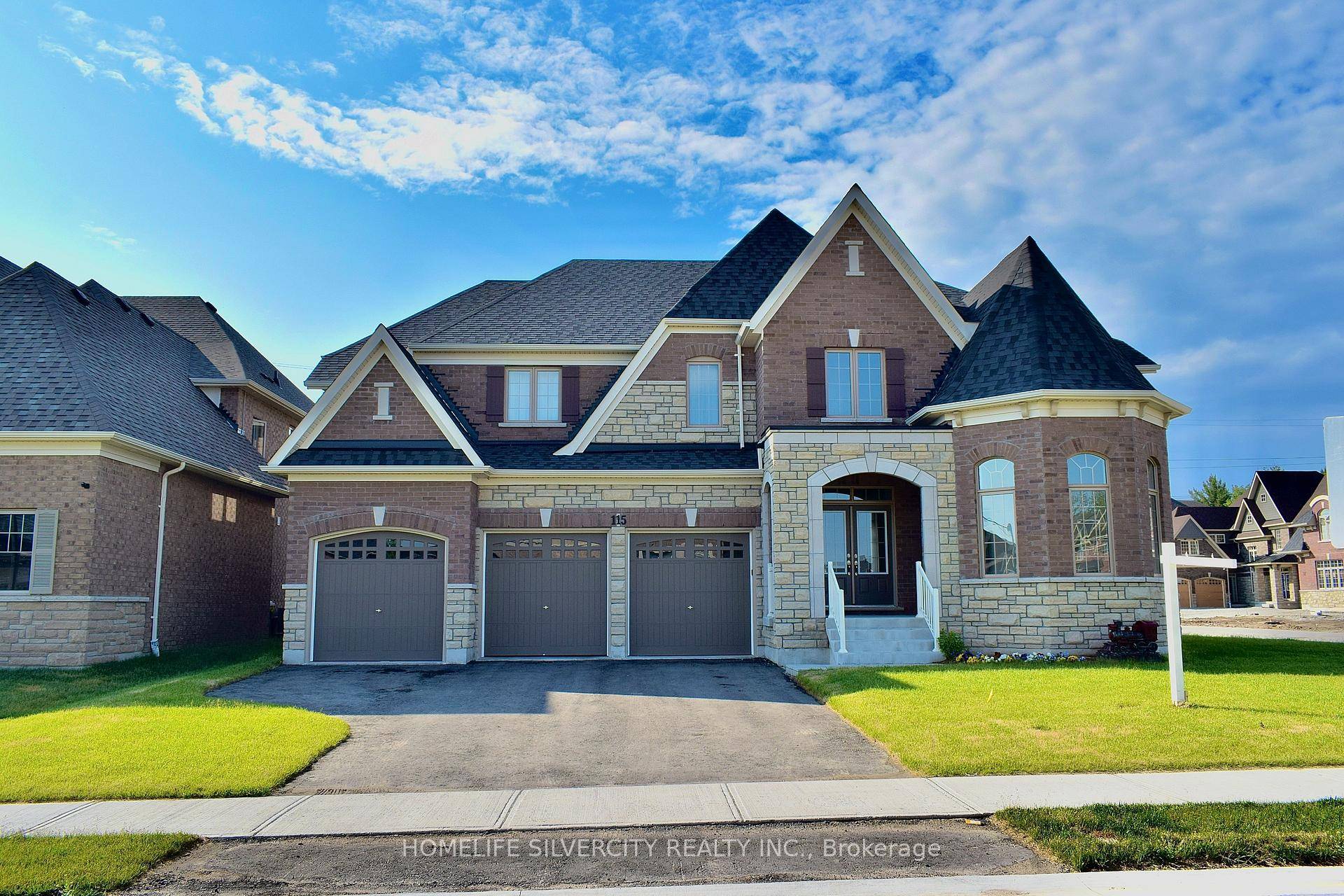 Presenting an exquisite detached family residence in the picturesque Stonemanor Woods of Springwater Barrie.