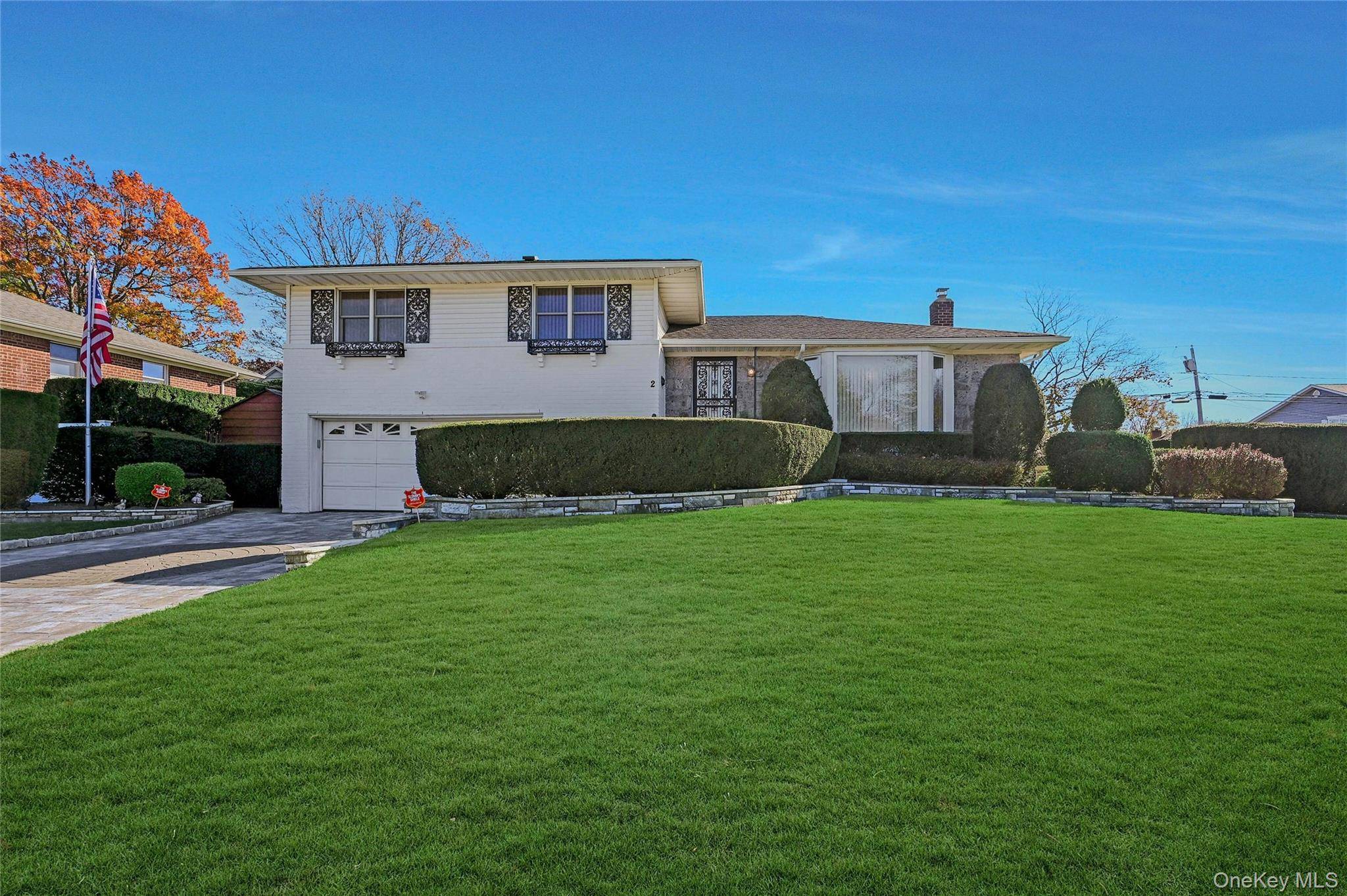 Welcome to the three bedroom 3 bath extra large split.