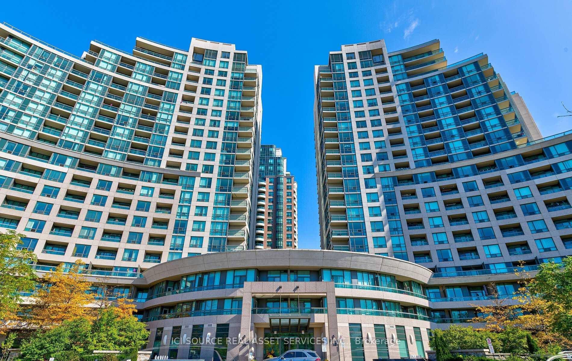 Spacious And Bright 974sqft 2 1 Corner Suite Located In The Heart Of Yonge and Finch !