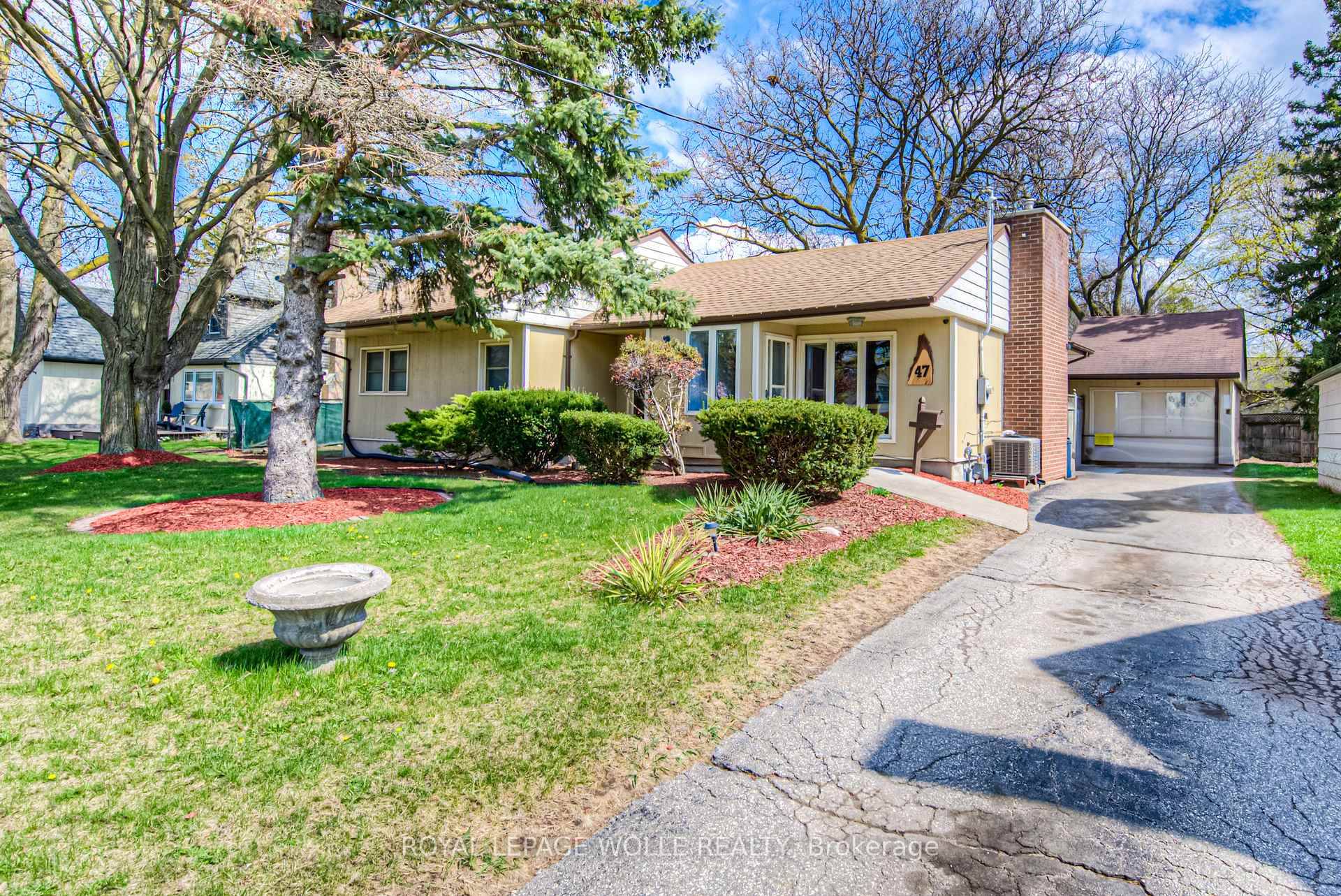 Welcome to 47 Belleview Avenue, a charming bungalow full of character and nestled in the desirable Rosemount Kitchener neighbourhood in Kitchener !