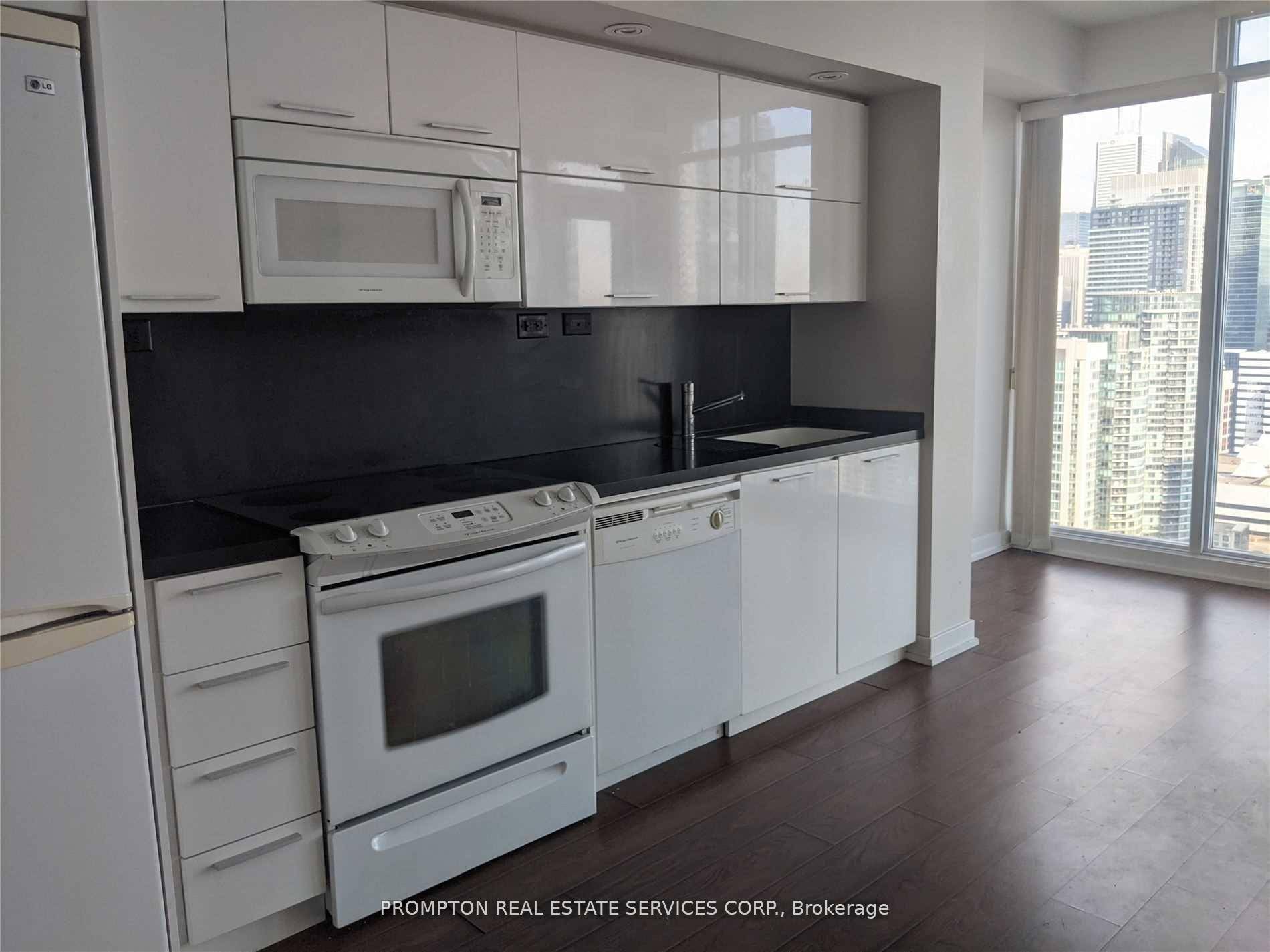 Welcome to this well designed east facing 1 bedroom suite by Concord Over 500 sqft of functional living space with abundant natural light Enjoy morning sunshine through large floor to ...
