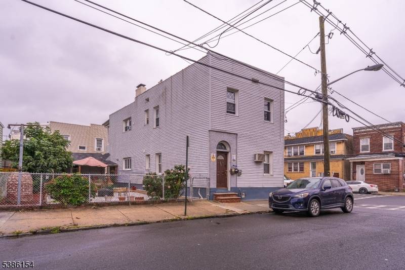 Welcome to 336 340 John Street in Elizabeth, NJ.