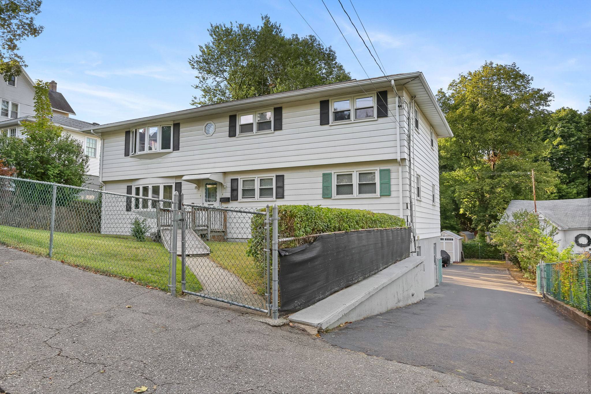 Investors Discover the perfect blend of space, function, and flexibility in this well kept, 3, 120 sf.