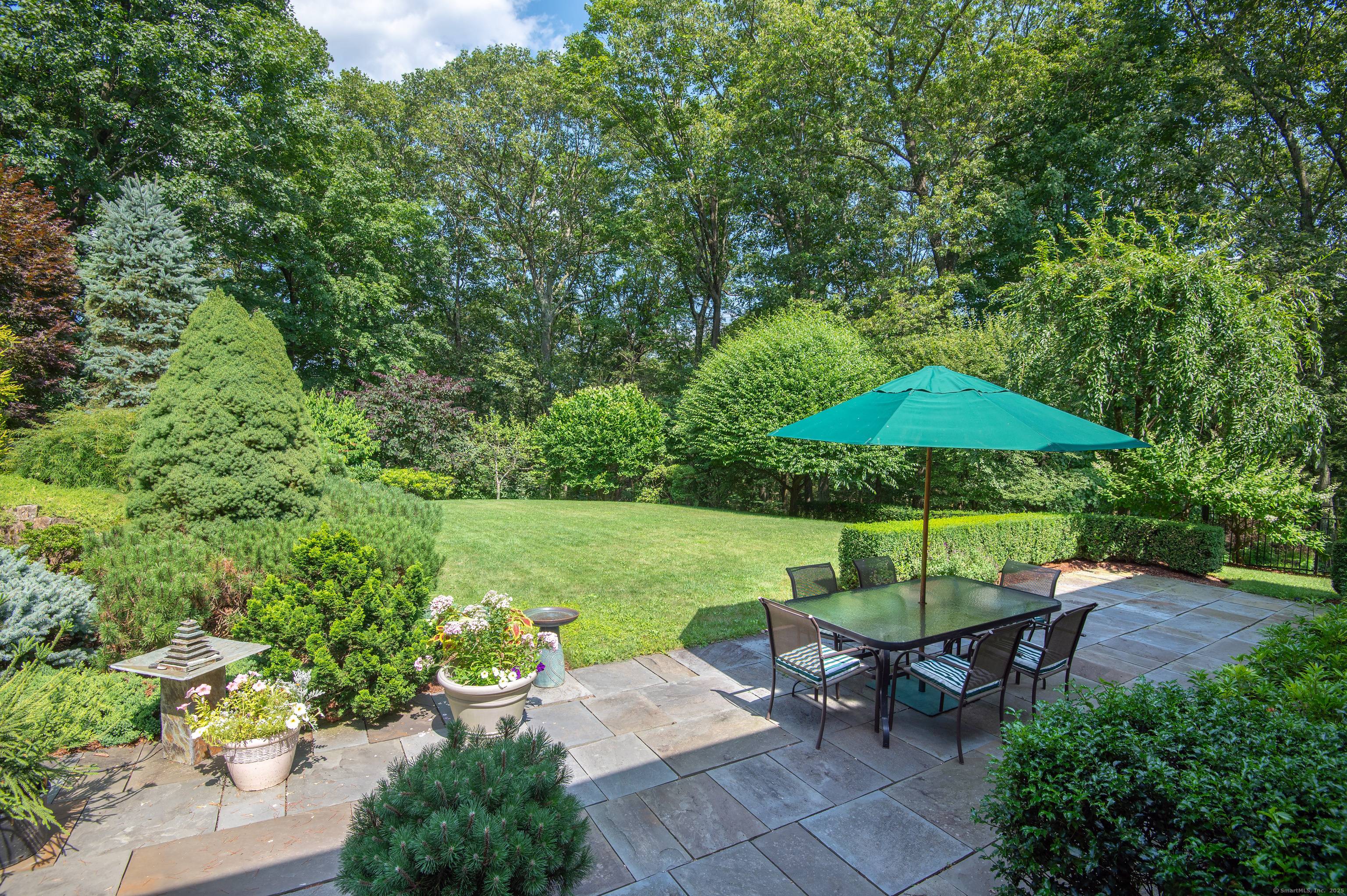 2006 HOBI Award Winner for Best Custom Home in Connecticut !
