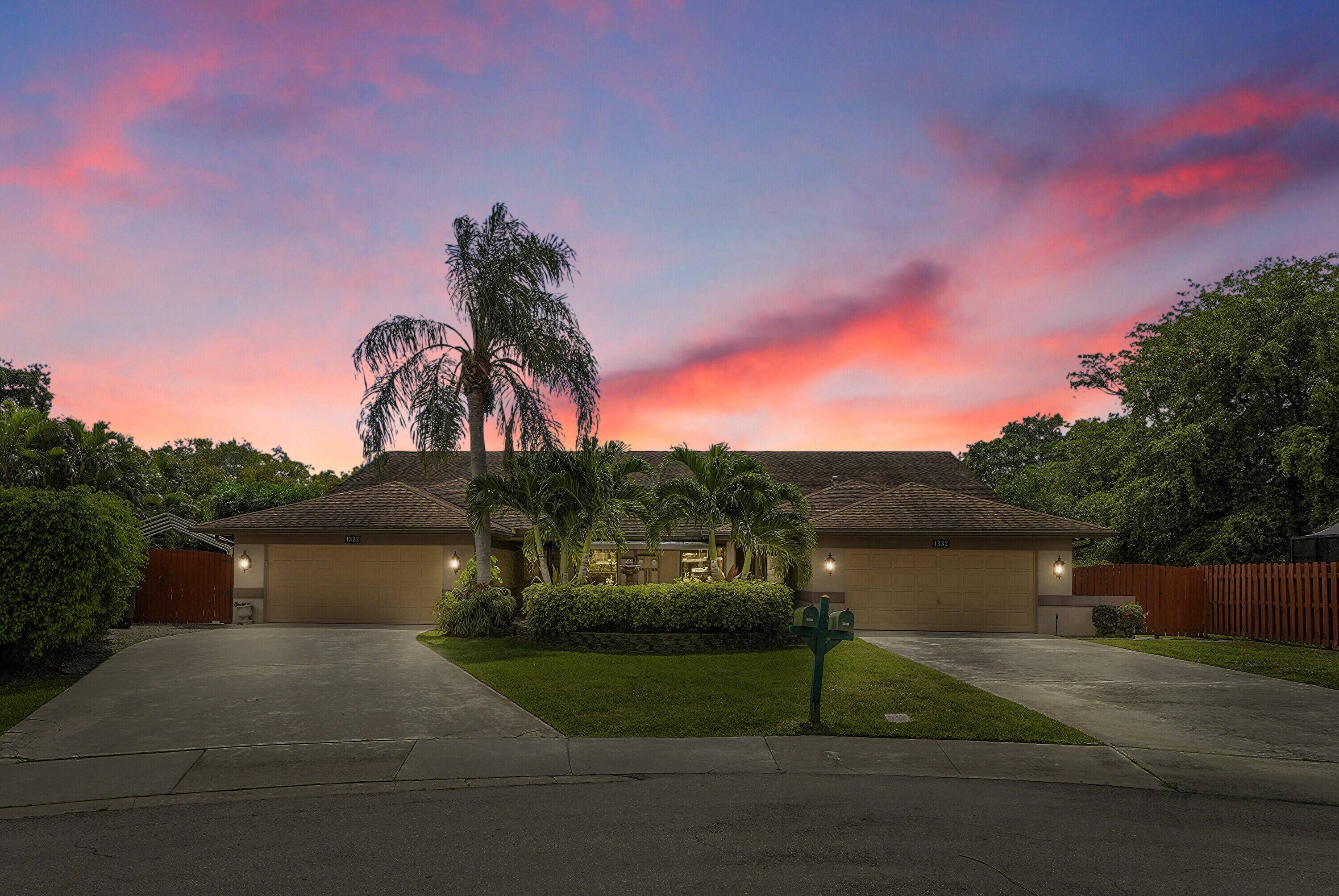 ABSOLUTELY GORGEOUS DUPLEX PRESTIGIOUS EAST BOCA RATON LOCATION OWN BOTH SIDES OVERSIZED LOT ON QUIET CUL DE SAC PRIVATE POOL NO HOA FEES Bright Open Split Floor Plan Both Sides ...