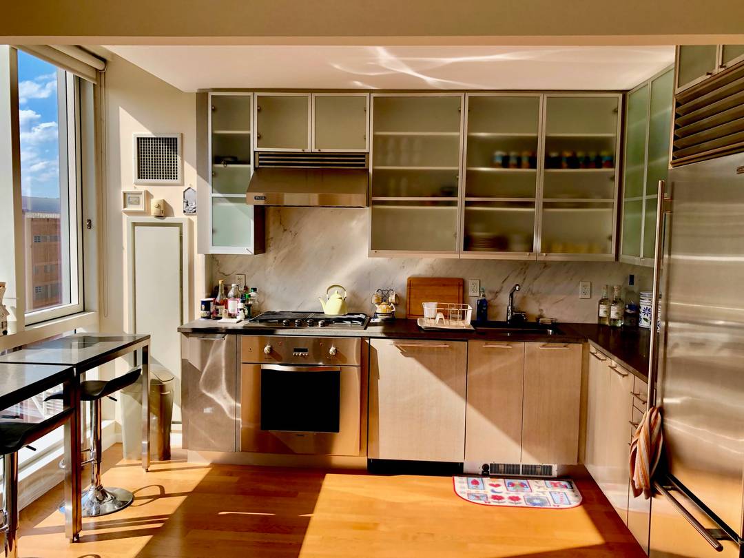 Spacious and sunflooded 2bed 2bath rental in the heart of Tribeca.