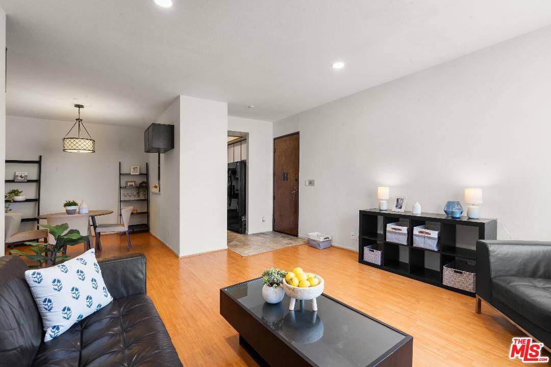 533  S St Andrews Pl 2BR La
