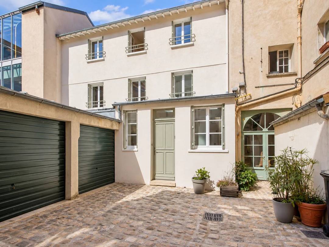VERSAILLES MONTBAURON – FAMILY TRIPLEX, THE SPIRIT OF A TOWNHOUSE