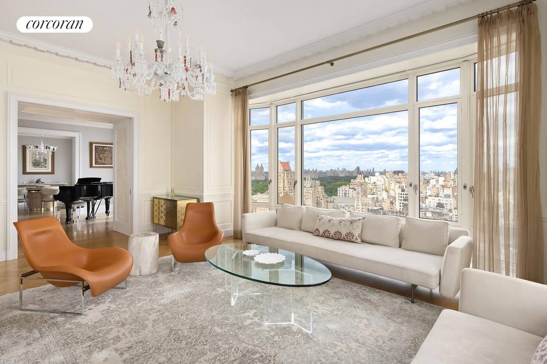This Robert A. M. Stern masterpiece is perfectly positioned on the 22nd floor of 520 Park Avenue one of the Upper East Side's most prestigious boutique condominiums.