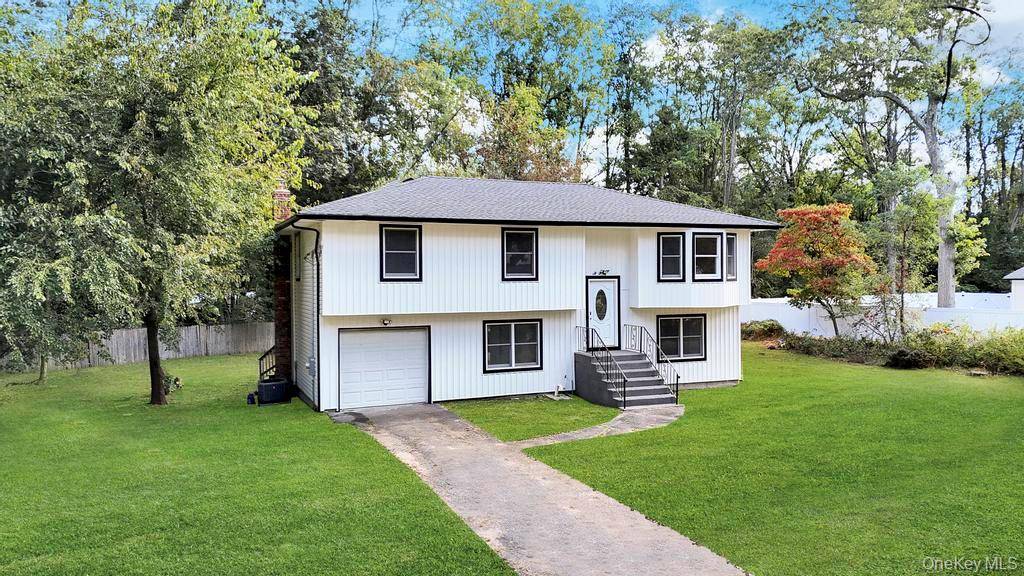 Welcome to 37 Cedar Branch, Middle Island !