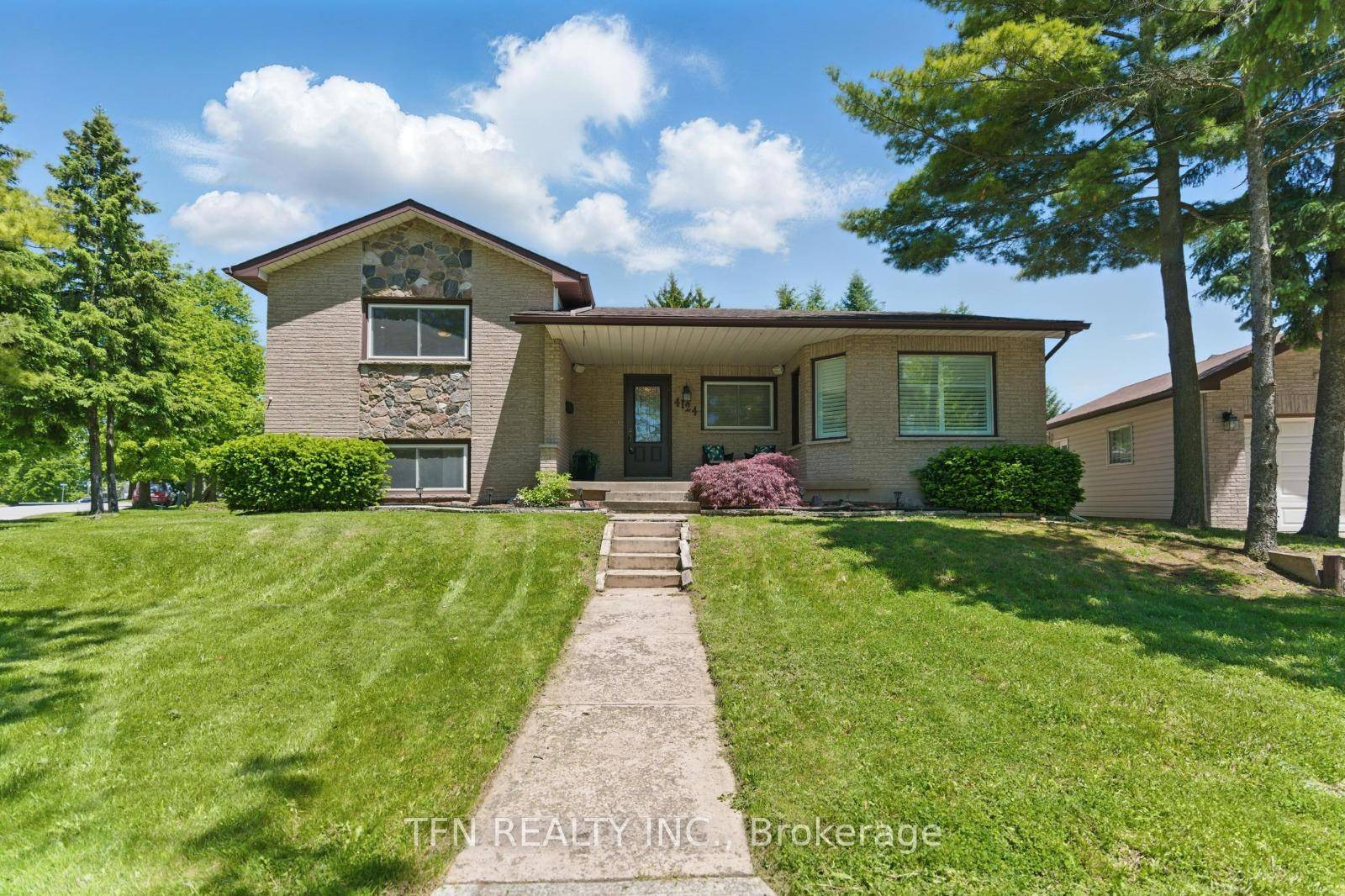 Custom built quality detached home full of character, nestled in one of Niagara Falls' most desirable neighborhoods.