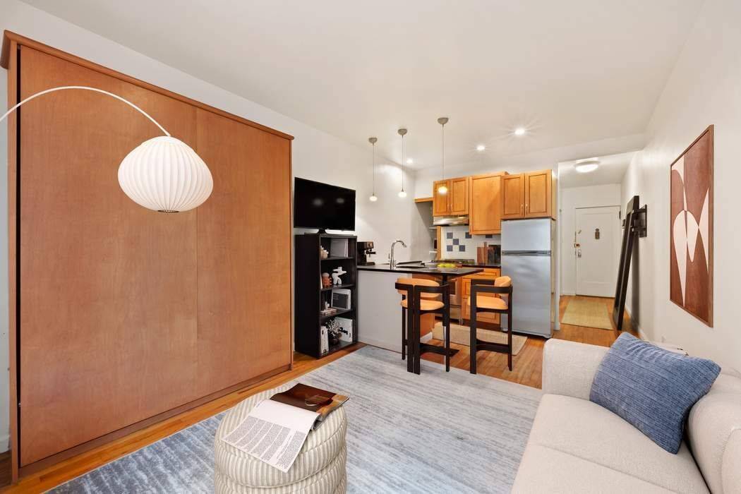 Sunny Studio in the Heart of Chelsea This bright and quiet studio sits on the third floor of a well maintained elevator building in prime Chelsea.