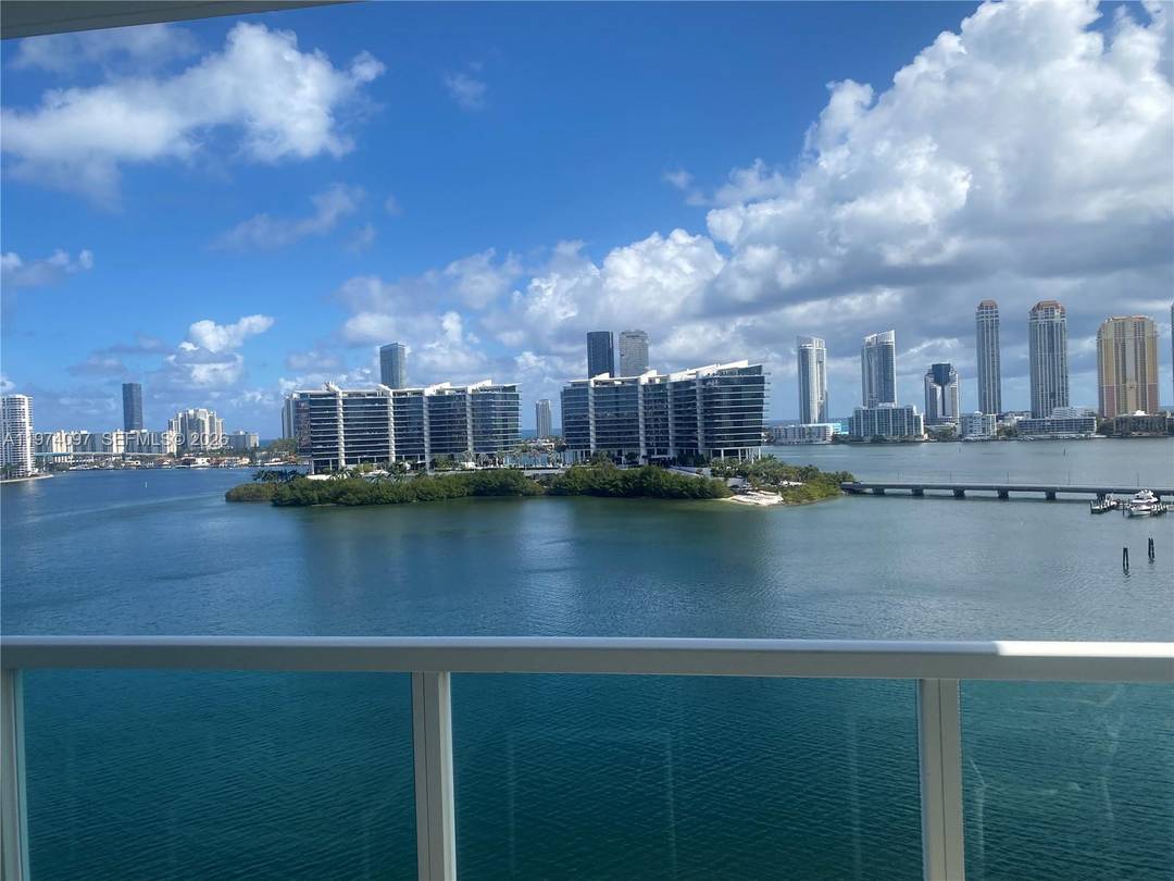 This lovely luxury waterfront residence at The Peninsula showcases breathtaking intracoastal views and refined living at its finest.