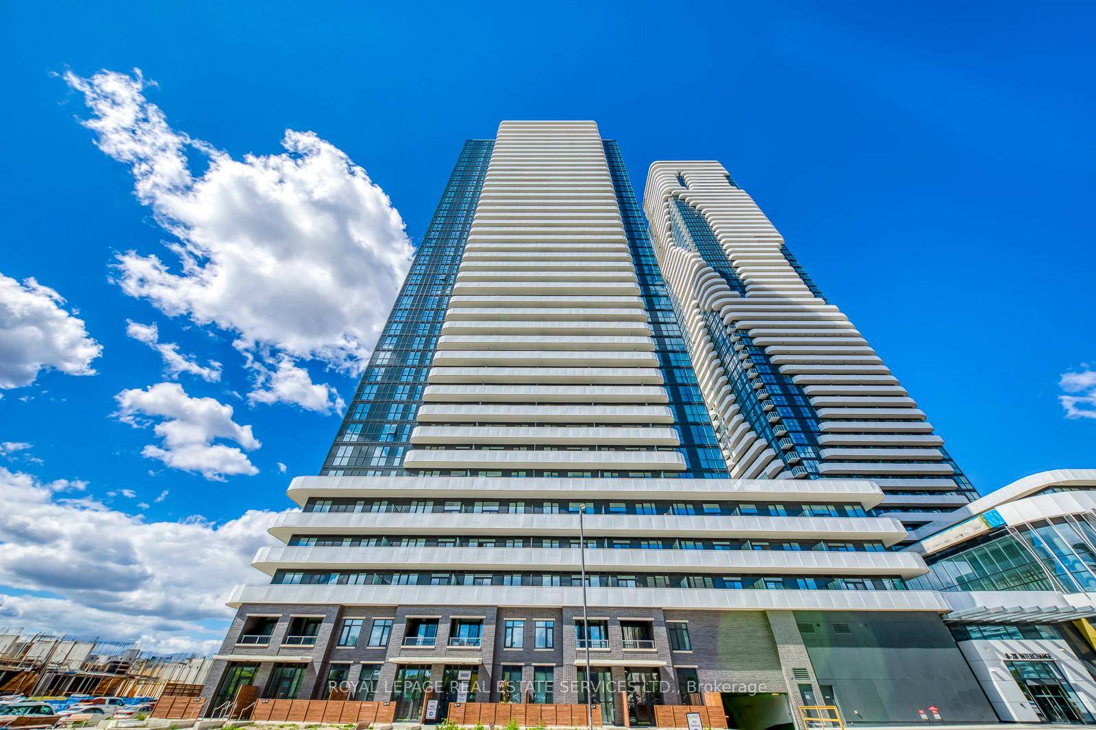 Brand new 1 Bedroom Den and 2 Full Bathrooms at Festival Tower in Vaughan Metropolitan Centre.