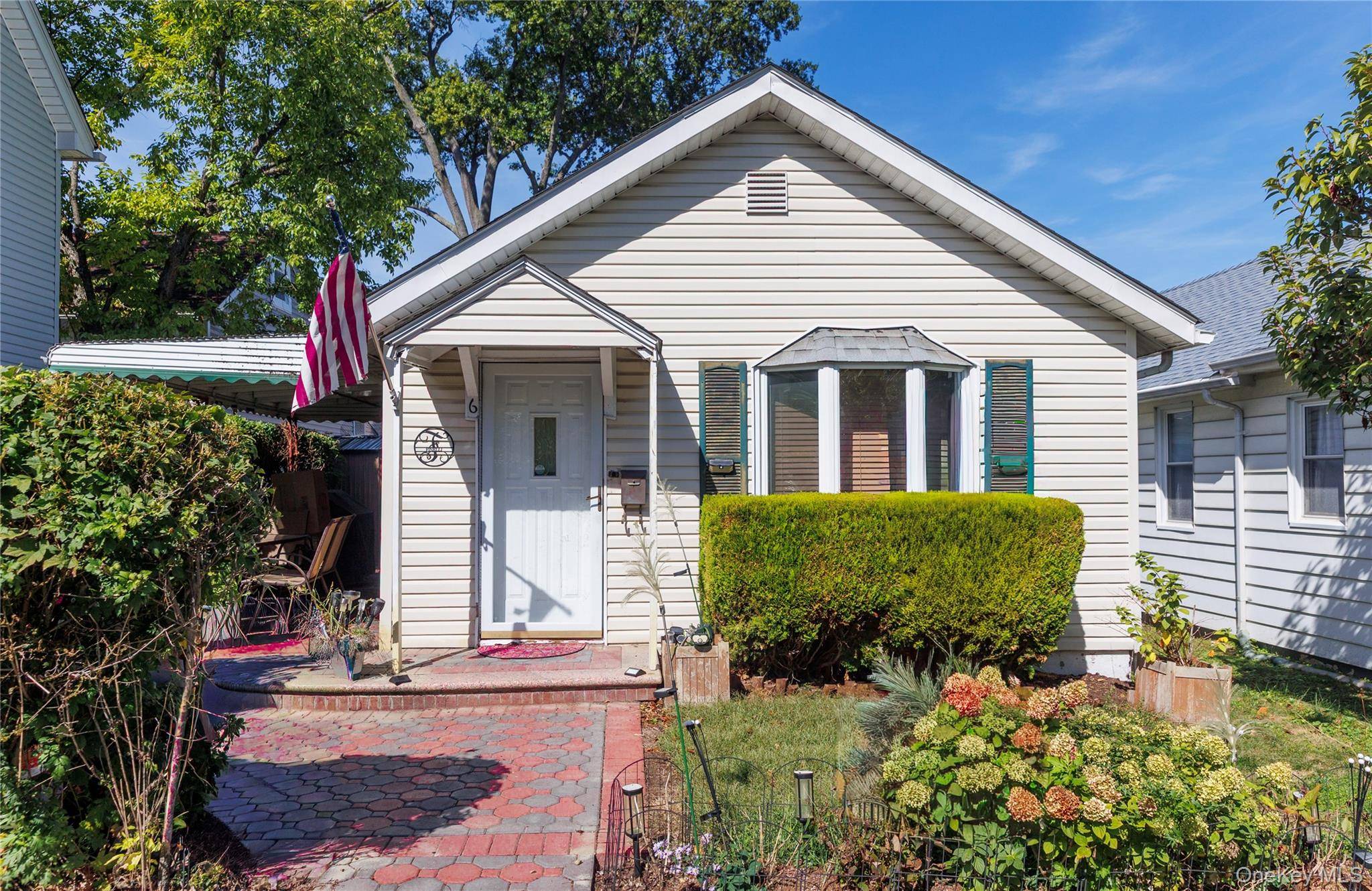 Charming 2 bedroom coop in Silver Beach Beachside Living With Unmatched Amenities !