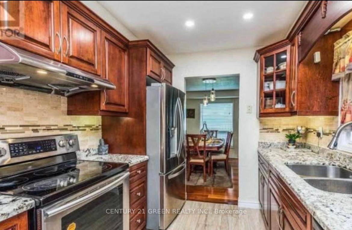 STUNNING AND BRIGHT CORNER HOUSE IN A GREAT LOCATION NEAR SHERIDAN COLLEGE VERY IMPRESSIVE LAYOUT, FULLY UPGRADED 4 BR, 2 FULL BATHROOMS PLUS 2PC WASHROOM.