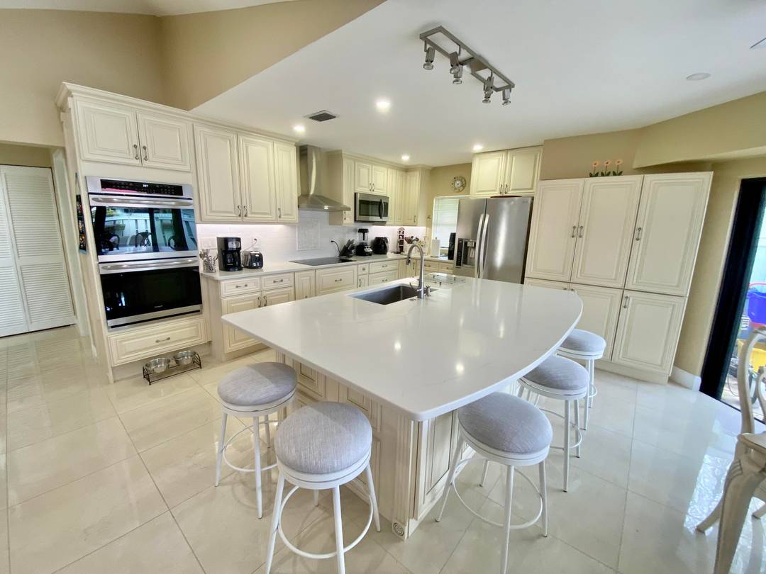 Enjoy the South Florida winter in one of Jupiter's premier beachside communities.