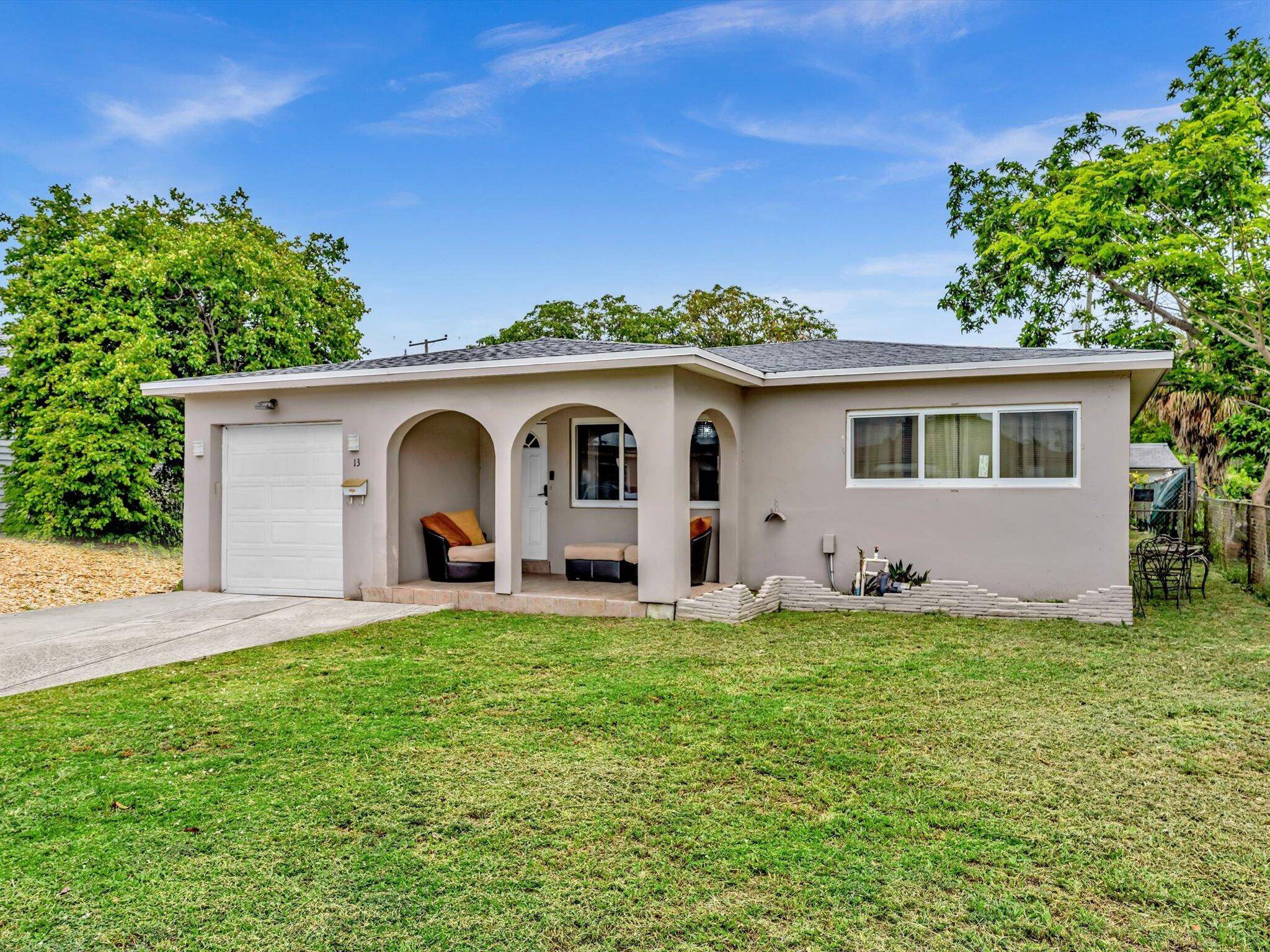 Prime location in Dania Beach !