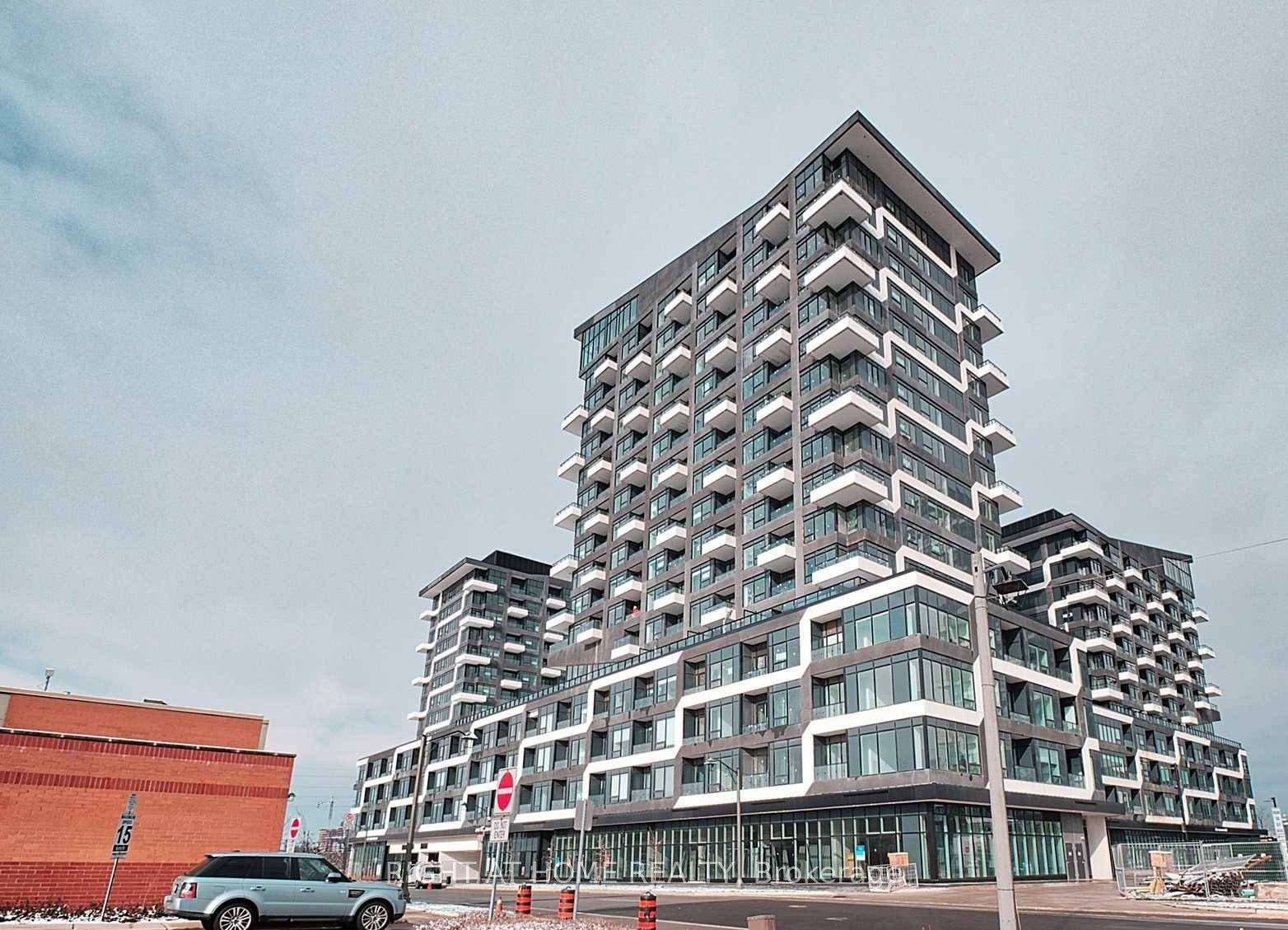 Beautiful upscale, only 2 years old, 1bedroom den unit at Oak amp ; Co Condos, located in the heart of Oakville's Uptown Core.