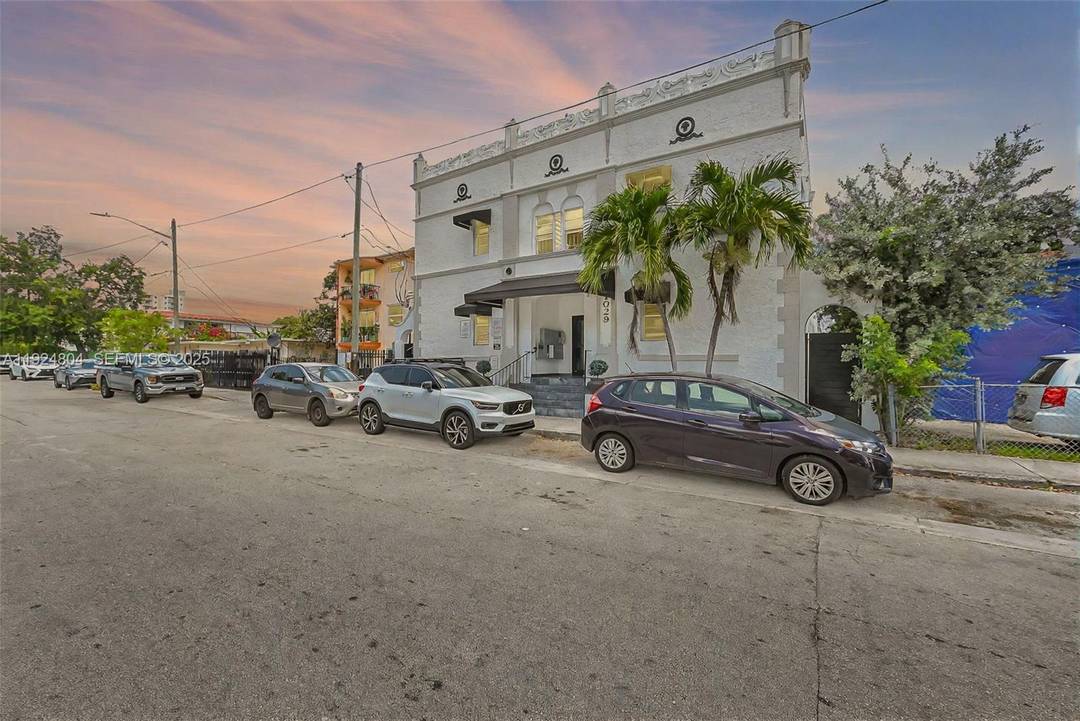 Rare opportunity to acquire a fully renovated 16 unit multifamily building in Miami s Little Havana.
