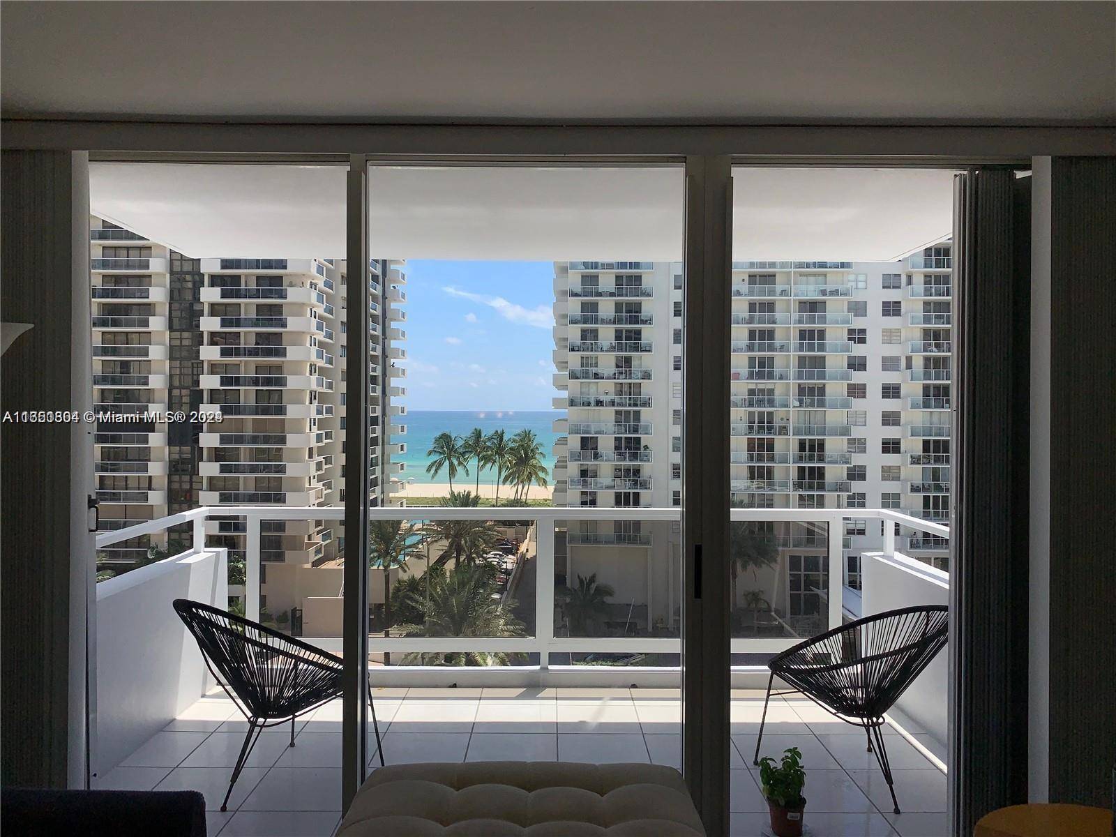STUNNING 2 BEDROOMS 2 BATHROOMS, EAST VIEWING, USEFUL AND LARGE SPLIT FLOOR PLAN.