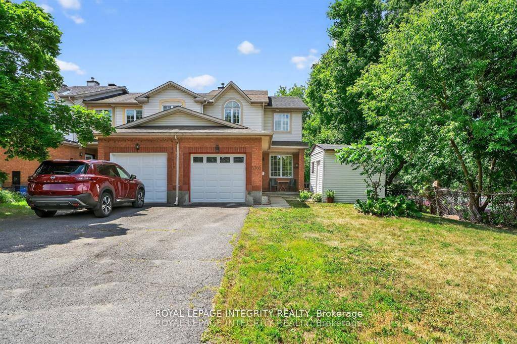 Welcome to 3700 Rivergate Way, a bright amp ; spacious end unit freehold townhome tucked away in the very secluded and popular Quinterra community !