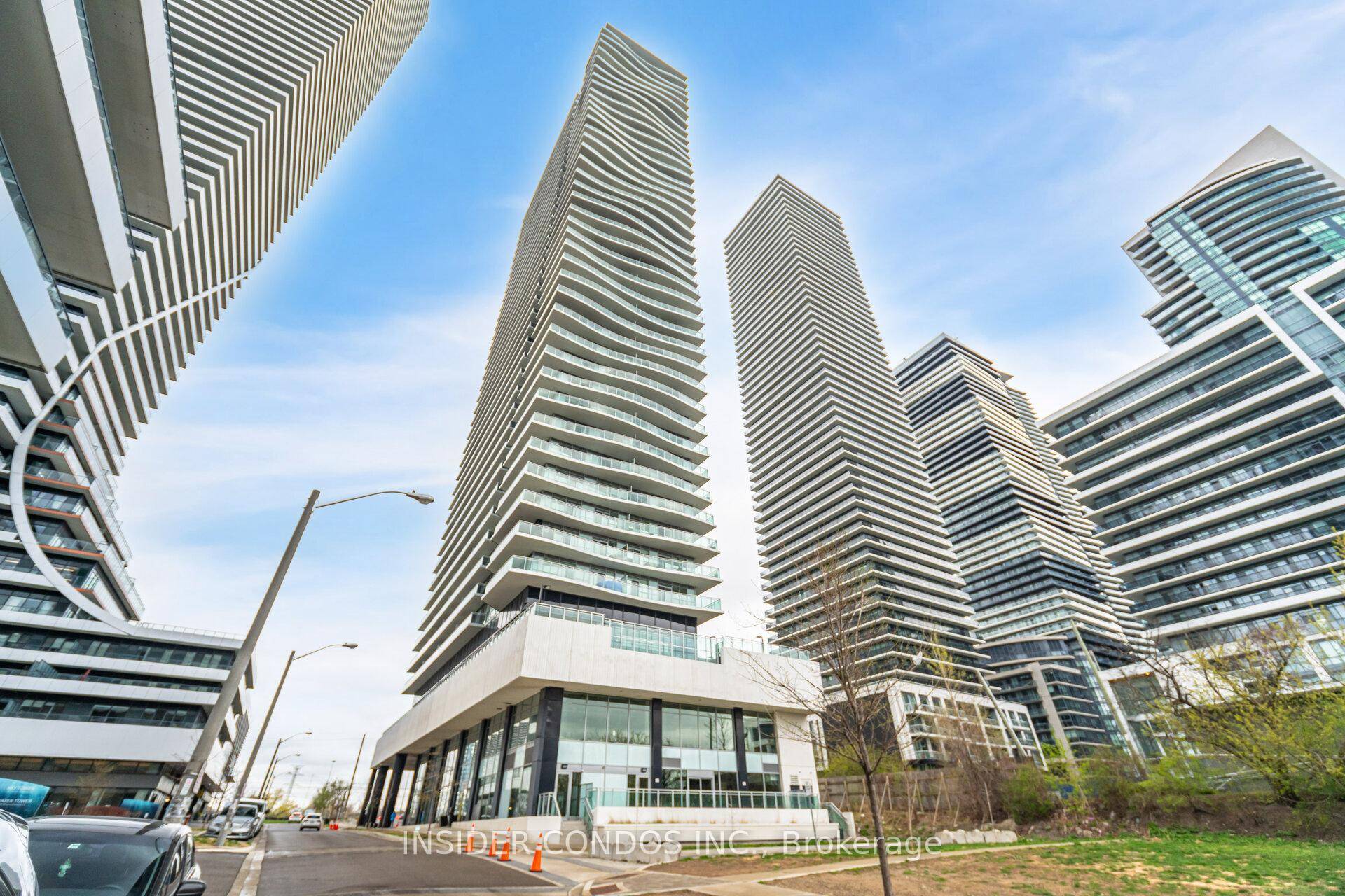 Experience lakeside living at its finest in this bright and stylish one bedroom condo, perfectly positioned in Etobicokes sought after waterfront community.