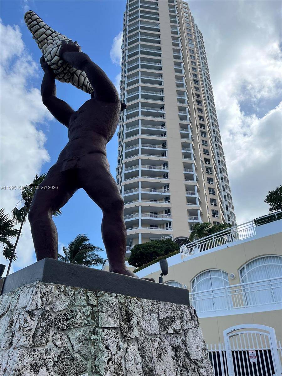 LUXURY EXPANSIVE UNIT 1709 SQ FT PLUS 163 SQ FEET OF BALCONY TOTAL 1872 SQ FT.