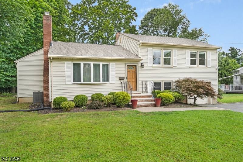 Enjoy Privacy and Prime Location in Florham Park !