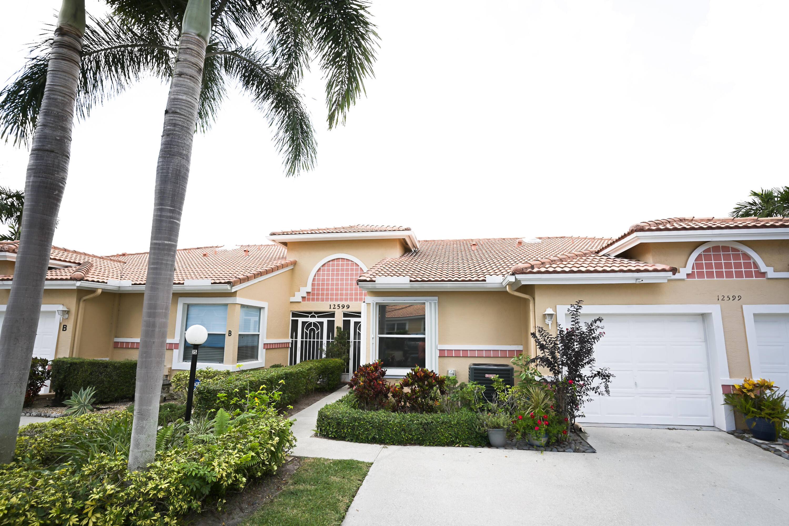 Beautifully Updated Lakefront Villa with Sunset ViewsEnjoy stunning long lake views and breathtaking sunsets from this updated 2BR 2BA villa.