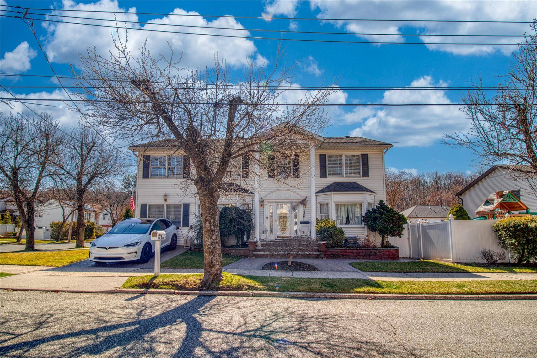 Charming Two Family Colonial in Southeast Annandale Versatile amp ; Move In Ready !