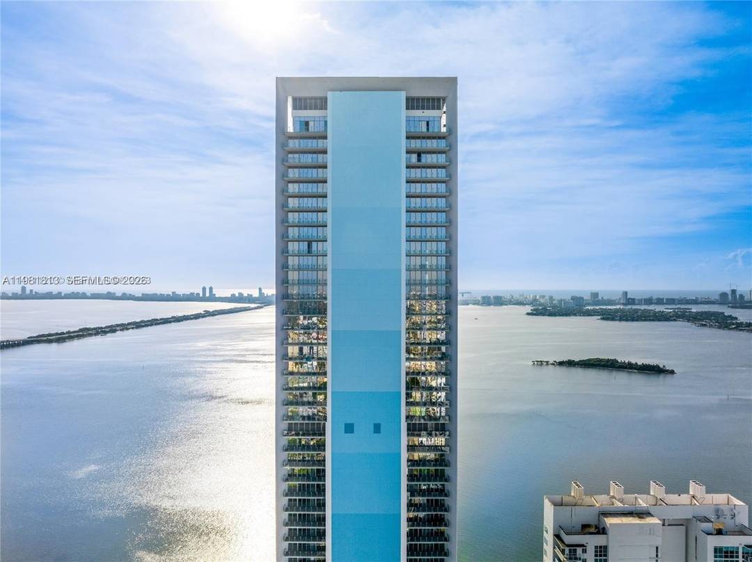 Stunning corner residence at Missoni Baia on the 30th floor with breathtaking Biscayne Bay views.