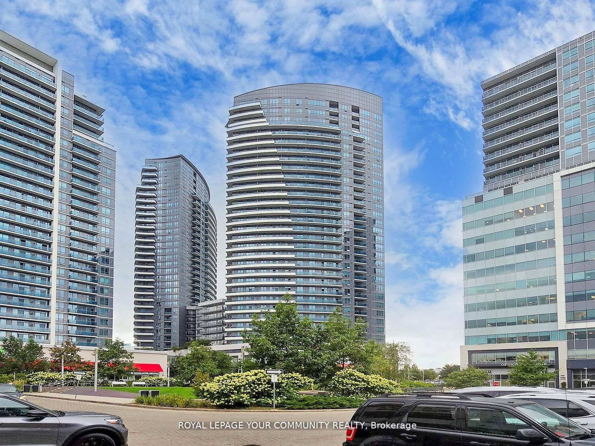 Prime corner unit with exceptional three sided exposure, located in a high traffic indoor mall in the heart of Thornhill.