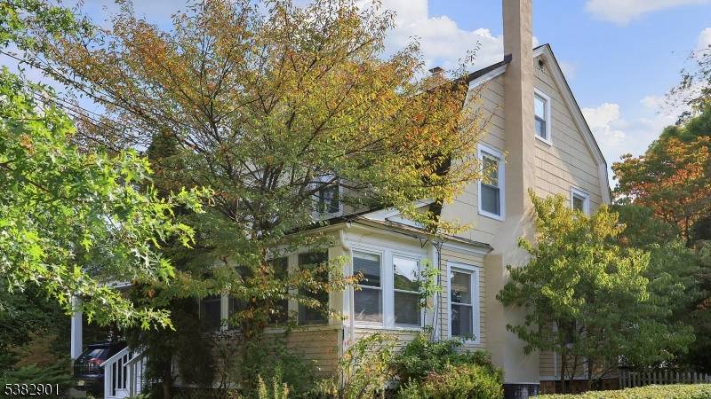 Welcome to this charming full house rental in the heart of Westfield, NJ !