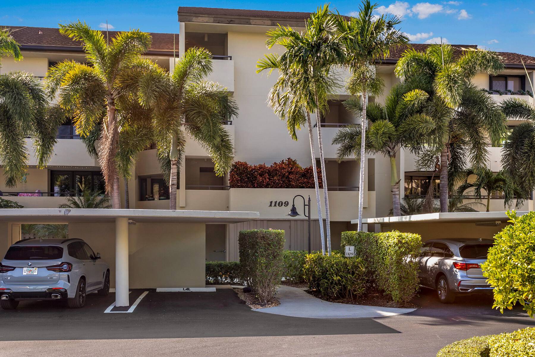 Stunning views of the Intracoastal Waterway from this end condo unit.