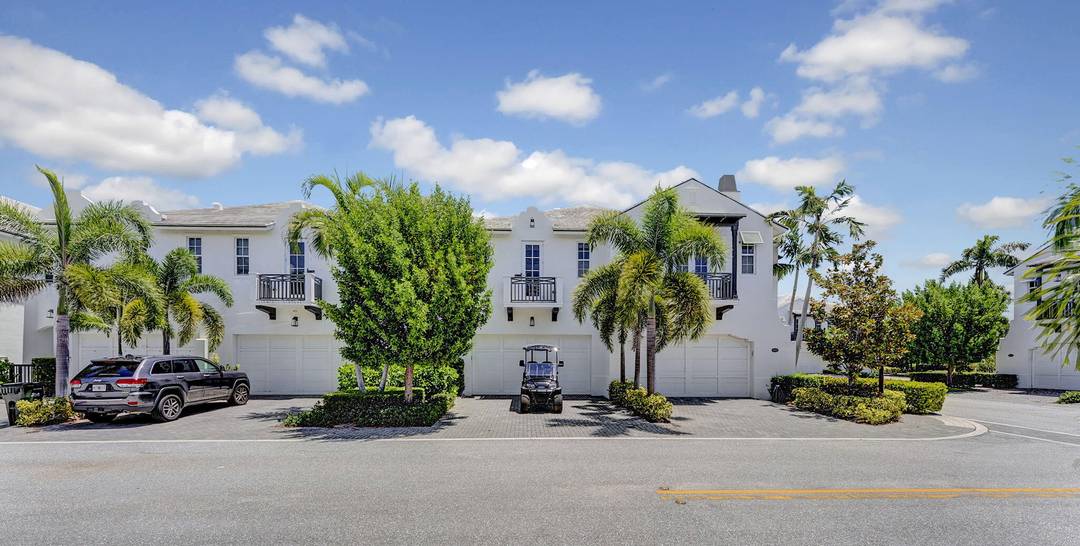 Welcome to this rarely available coastal contemporary townhome located in the most sought after spot within the charming St.