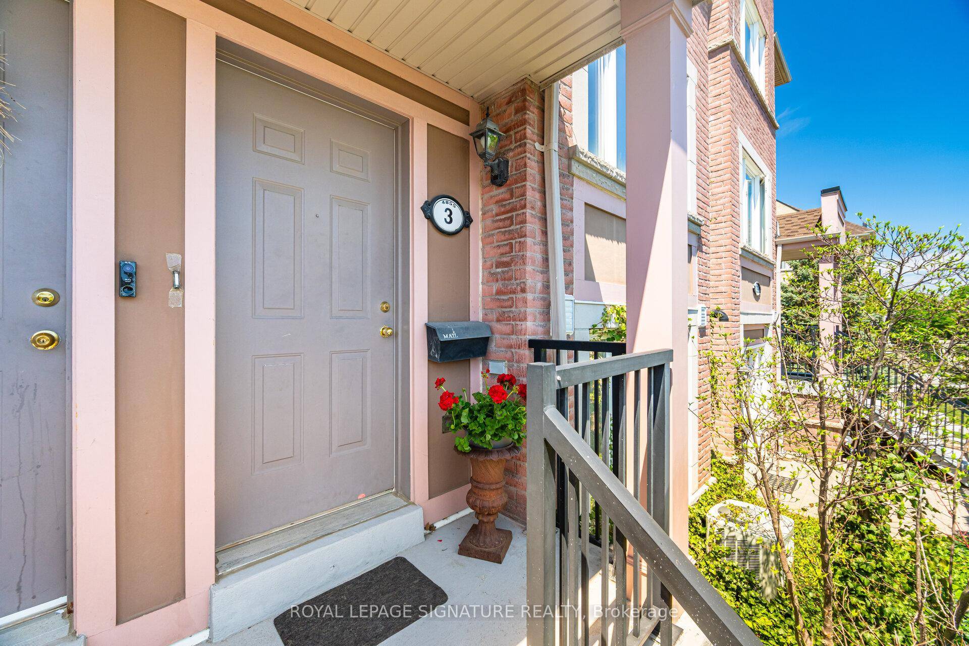 Welcome to A Turnkey Gem in the Heart of Churchill Meadows !