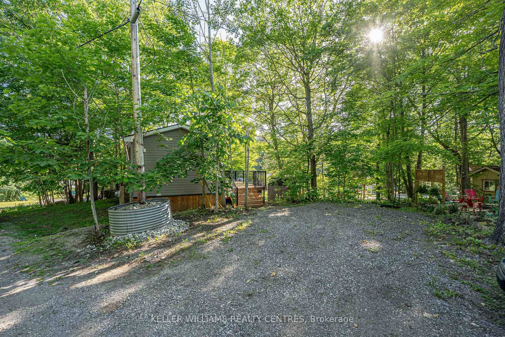 Waterfront Modern Mobile Cottage in Muskoka New and never lived in !