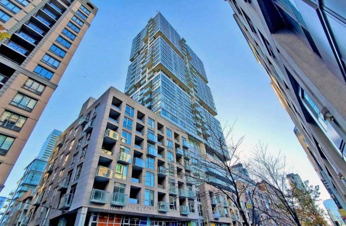 Spacious 2 Bedrooms, 2 Full Bathrooms, South East Corner Unit with City Views From The Floor To Ceiling Windows.