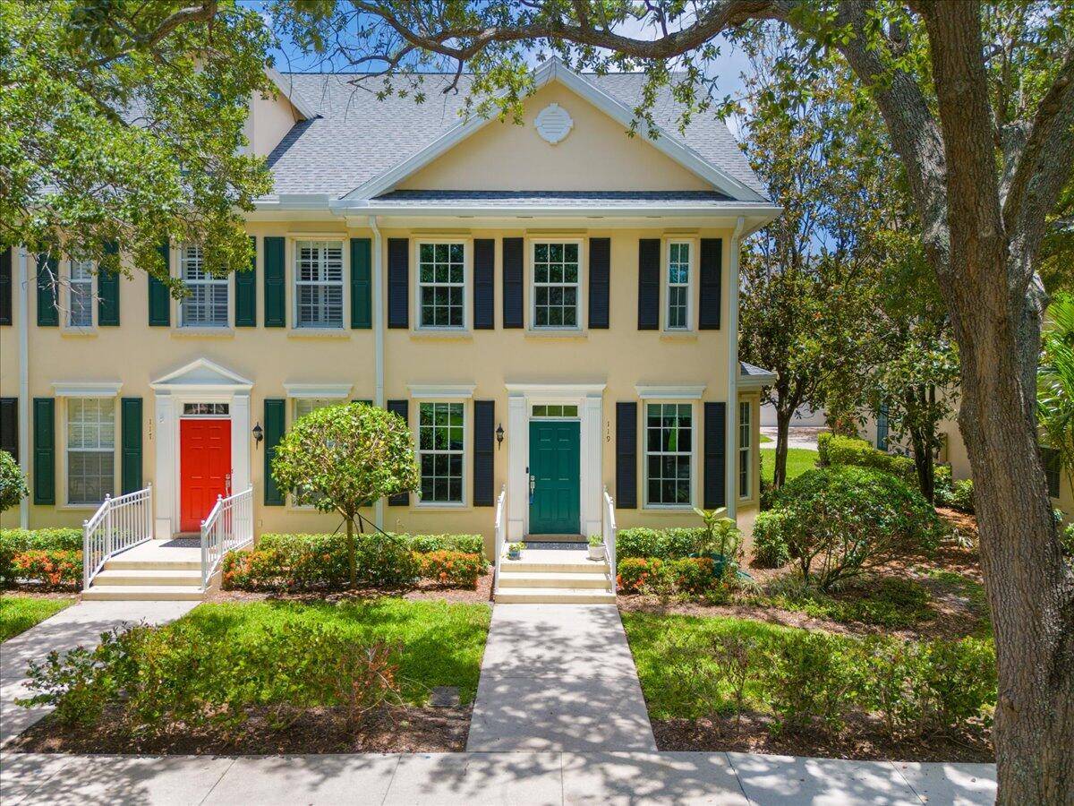 Located in Abacoa's New Haven community, this 3 bedroom, 2.