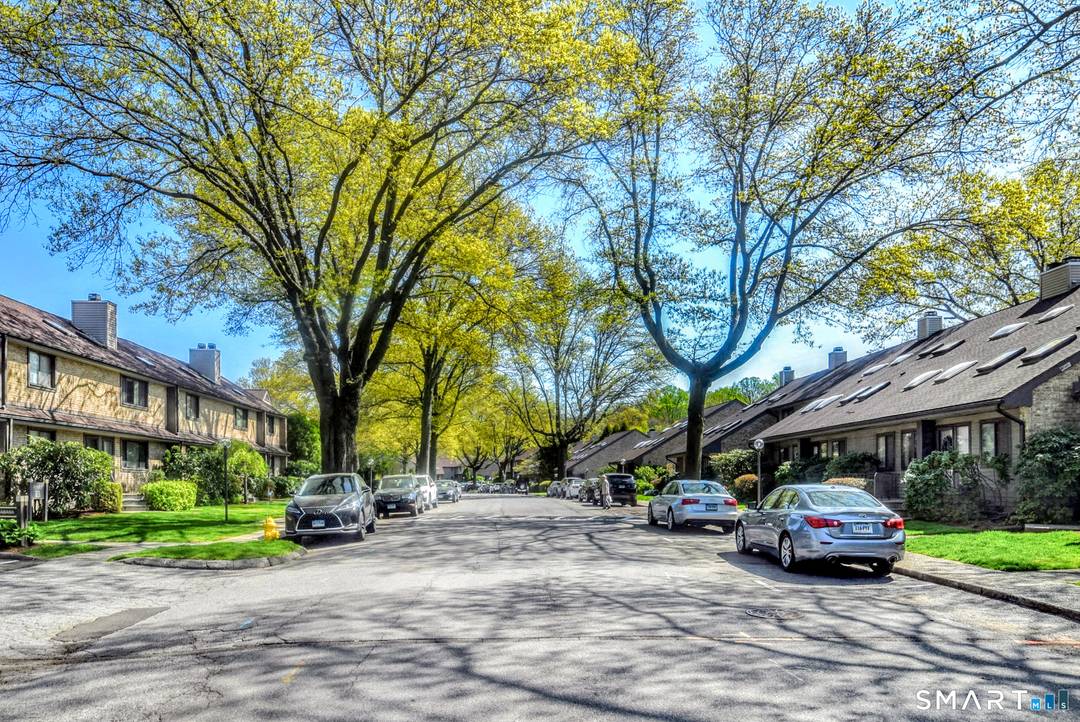 Welcome to Chesterfield, one of Stamford's most prestigious condominium complexes.