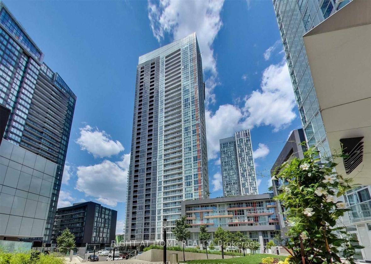 Welcome to Spectra Condos at 85 Queens Wharf where modern design meets urban convenience !