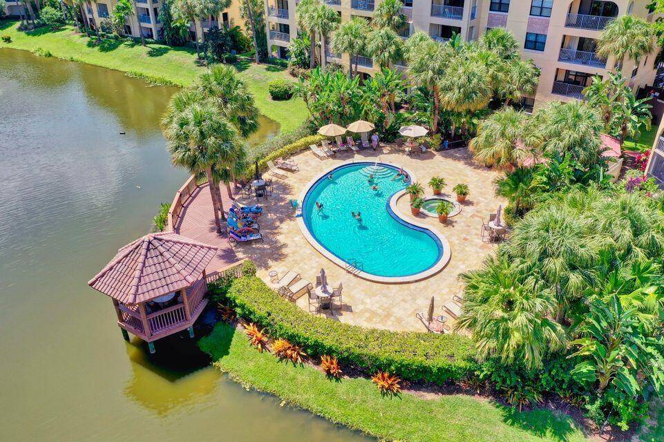 Great Location ! ! ! The Heart of JUNO BEACH.