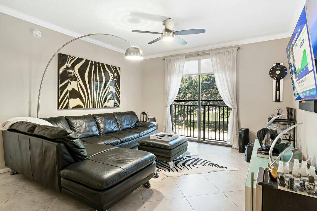 Impeccably furnished 2bed 2bath condo set in the heart of Downtown West Palm Beach.