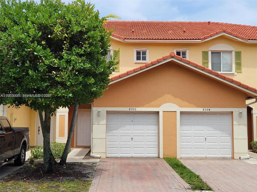 Beautiful, renovated three bedroom townhouse in the heart of Tamarac.
